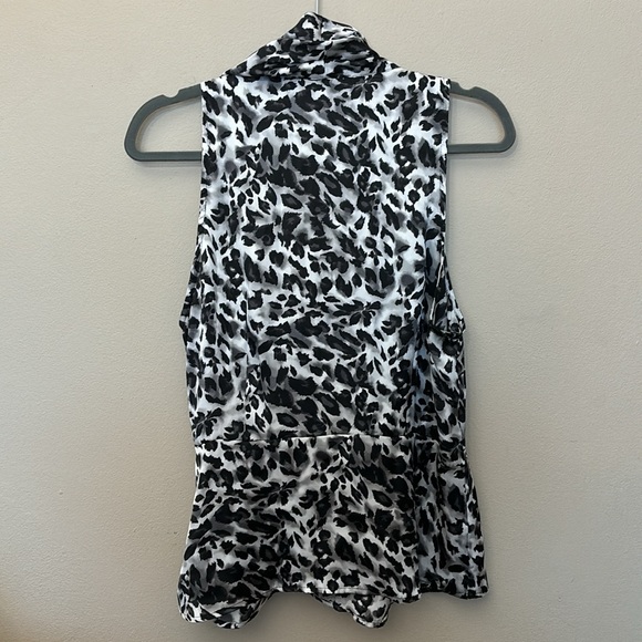 Violet & Claire Black and White Animal Print sleeveless top Size Large - Picture 3 of 6